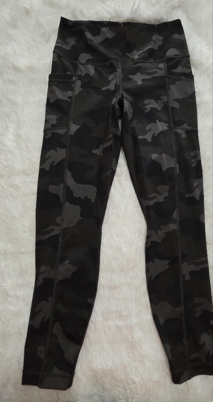 High-Rise Camouflage Leggings in Black